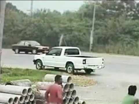 Seht in diesem lustigen Video was für unglaublich (bekloppte) Dinge Männer mit Ihren Fahrzeugen anstellen.